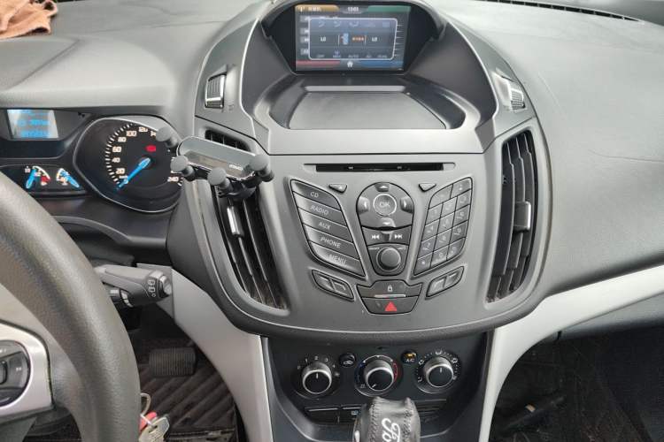 Used Ford Kuga 2013 1.6L GTDi Two-Wheel-Drive Comfort Model Audio And AC Panel