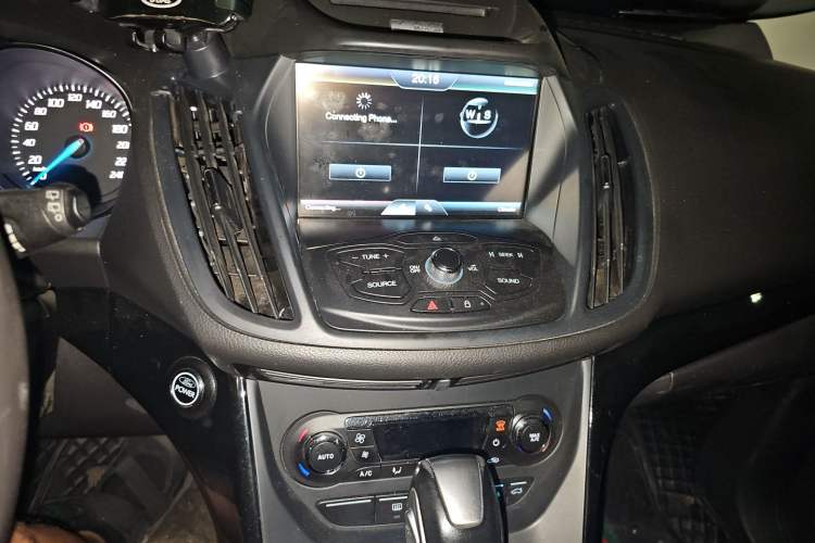Used Ford Kuga 2013 2.0L GTDi Four-Wheel-Drive Sport Model Audio And AC Panel