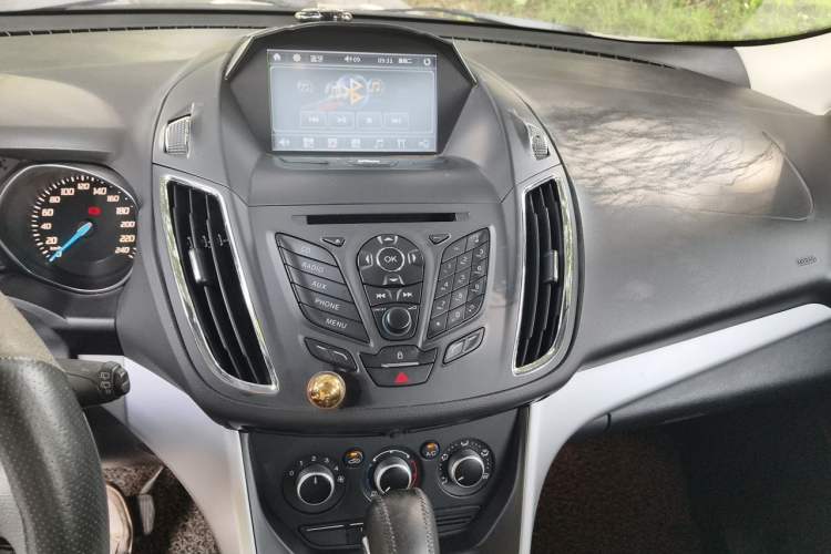 Used Ford Kuga 2013 1.6L GTDi Two-Wheel-Drive Comfort Model Audio And AC Panel