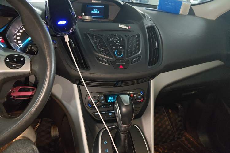 Used Ford Kuga 2013 1.6L GTDi Two-Wheel-Drive Trend Model Audio And AC Panel