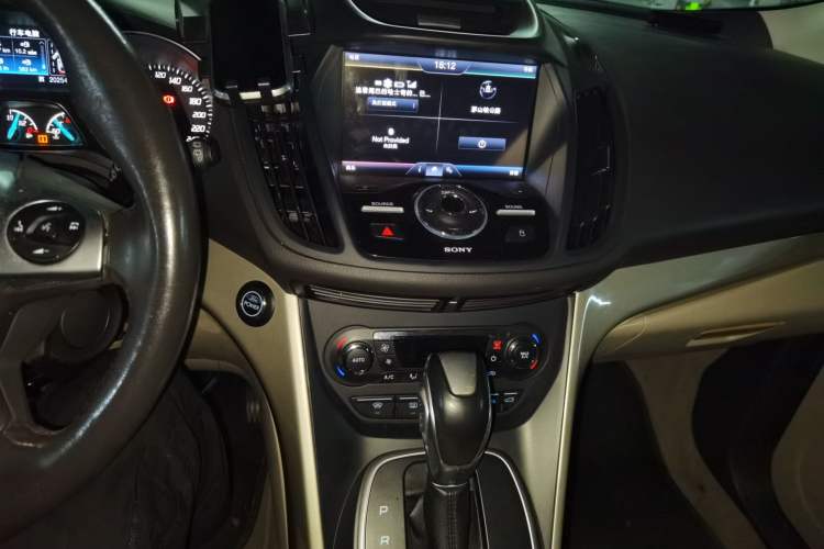 Used Ford Kuga 2013 2.0L GTDi Four-Wheel Drive Premium Model Audio And AC Panel
