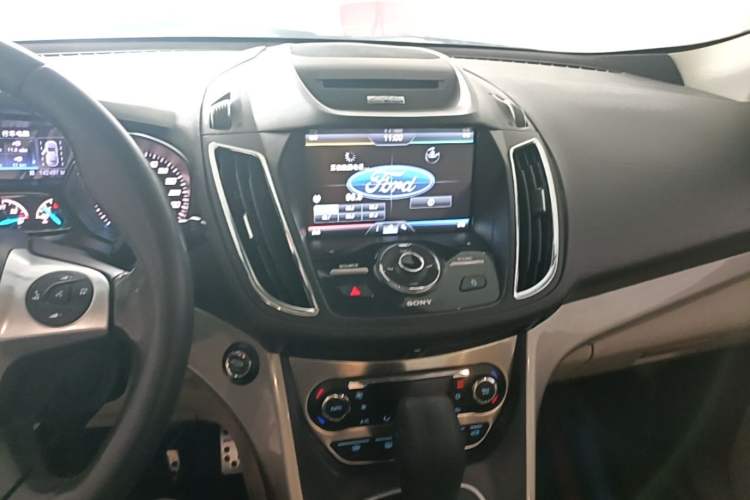 Used Ford Kuga 2013 2.0L GTDi Four-Wheel-Drive Sport Model Audio And AC Panel