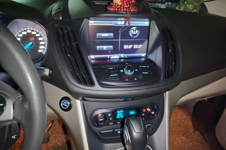 Used Ford Kuga 2013 1.6L GTDi 4x4 Elite Model Audio And AC Panel