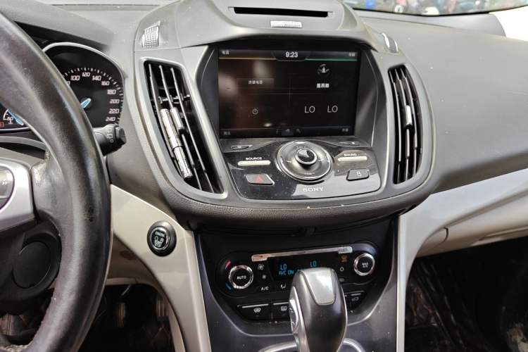 Used Ford Kuga 2013 2.0L GTDi Four-Wheel Drive Premium Model Audio And AC Panel