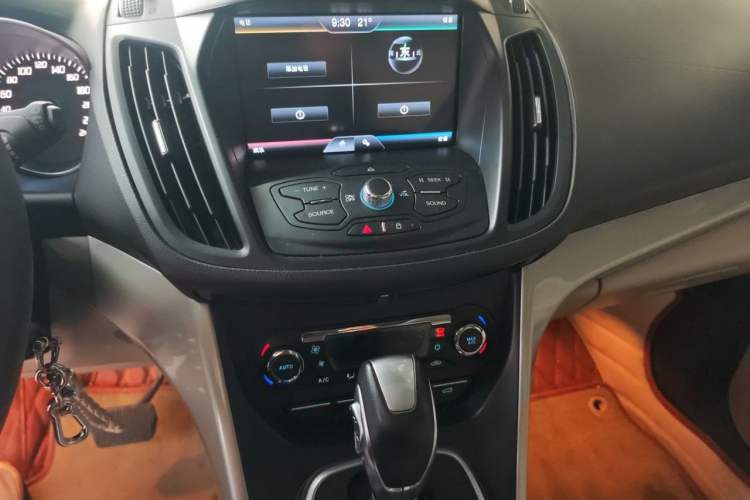 Used Ford Kuga 2013 1.6L GTDi 4x4 Elite Model Audio And AC Panel