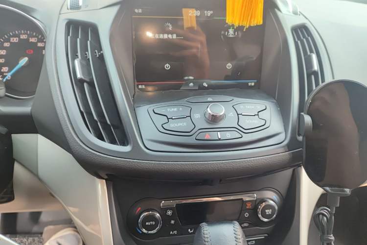 Used Ford Kuga 2013 1.6L GTDi 4x4 Elite Model Audio And AC Panel