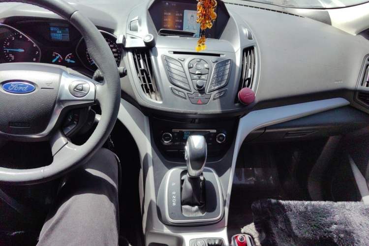 Used Ford Kuga 2013 1.6L GTDi Two-Wheel-Drive Trend Model Audio And AC Panel