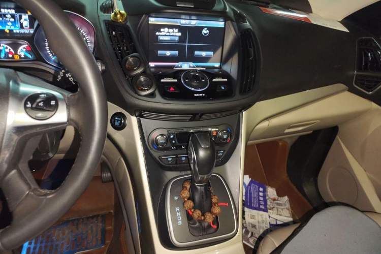 Used Ford Kuga 2013 2.0L GTDi Four-Wheel Drive Premium Model Audio And AC Panel
