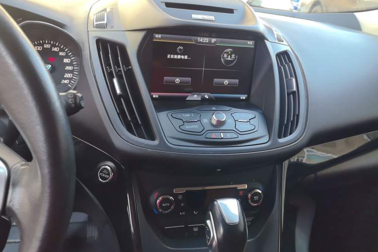 Used Ford Kuga 2013 2.0L GTDi Four-Wheel-Drive Sport Model Audio And AC Panel