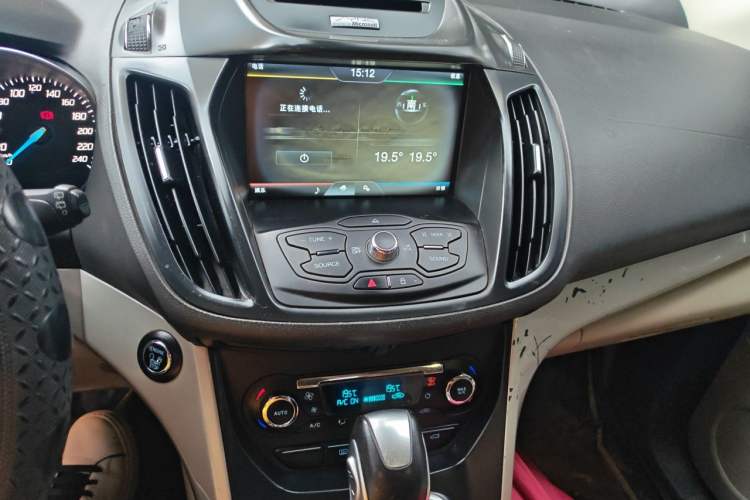 Used Ford Kuga 2013 2.0L GTDi Four-Wheel-Drive Elite Model Audio And AC Panel