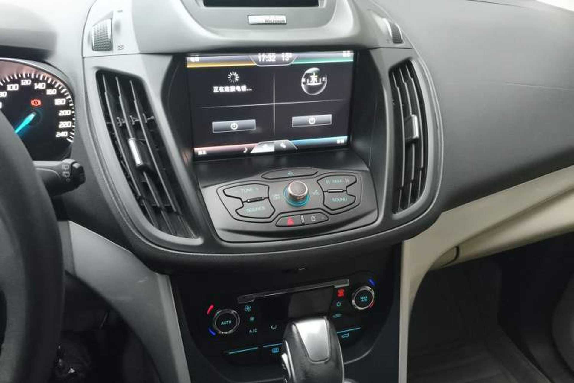 Used Ford Kuga 2013 2.0L GTDi Four-Wheel-Drive Elite Model Audio And AC Panel