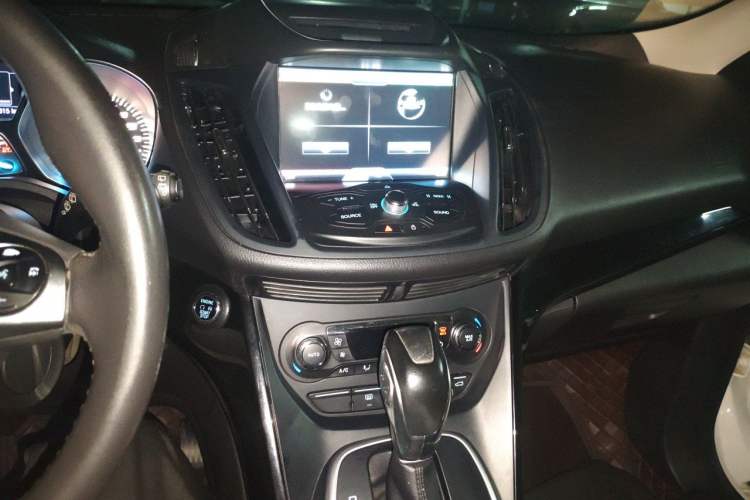 Used Ford Kuga 2013 2.0L GTDi Four-Wheel Drive Premium Model Audio And AC Panel