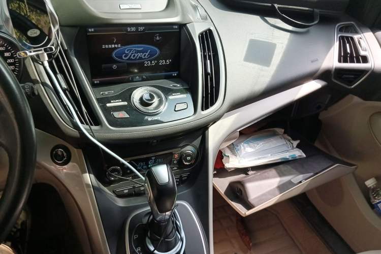 Used Ford Kuga 2013 2.0L GTDi Four-Wheel Drive Premium Model Audio And AC Panel