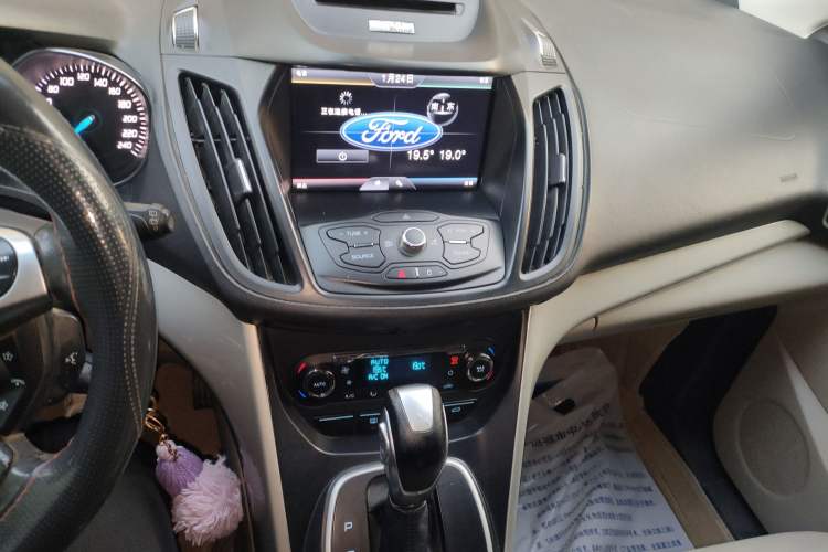 Used Ford Kuga 2013 1.6L GTDi 4x4 Elite Model Audio And AC Panel