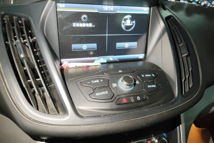 Used Ford Kuga 2013 1.6L GTDi 4x4 Elite Model Audio And AC Panel