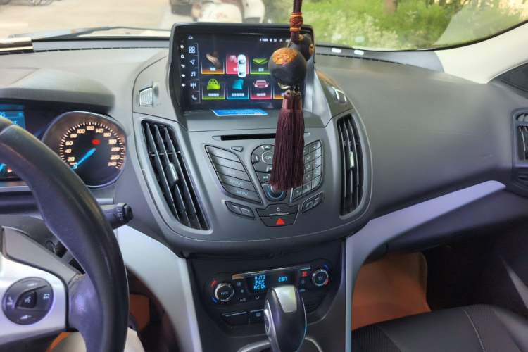 Used Ford Kuga 2013 1.6L GTDi Two-Wheel-Drive Trend Model Audio And AC Panel