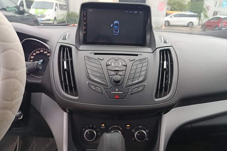 Used Ford Kuga 2013 1.6L GTDi Two-Wheel-Drive Comfort Model Audio And AC Panel