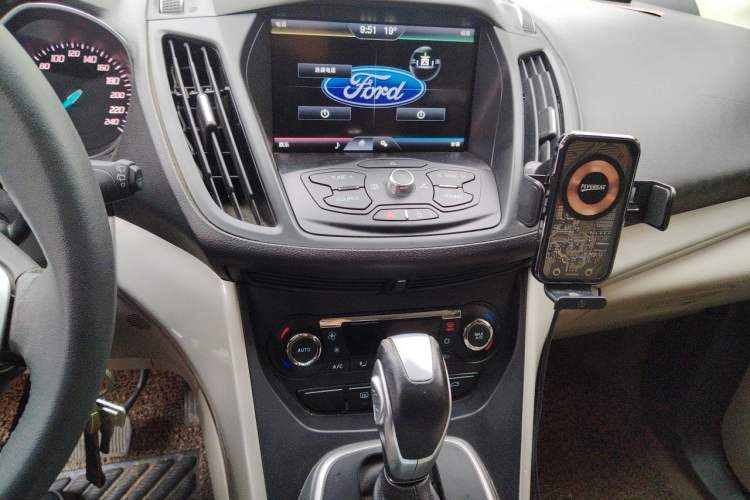Used Ford Kuga 2013 1.6L GTDi 4x4 Elite Model Audio And AC Panel
