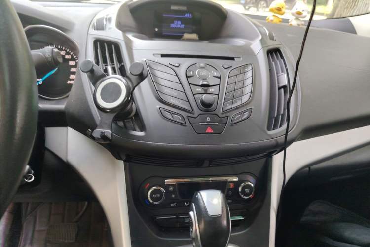 Used Ford Kuga 2013 1.6L GTDi Two-Wheel-Drive Trend Model Audio And AC Panel