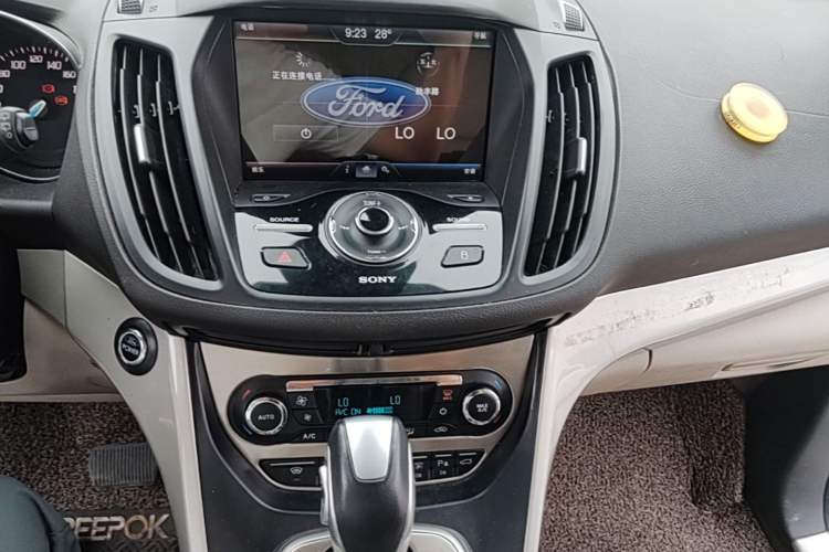 Used Ford Kuga 2013 2.0L GTDi Four-Wheel Drive Premium Model Audio And AC Panel