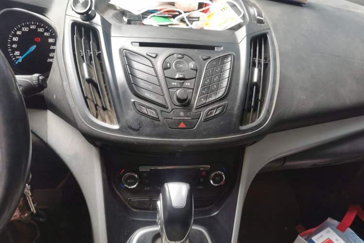 Used Ford Kuga 2013 1.6L GTDi Two-Wheel-Drive Trend Model Audio And AC Panel