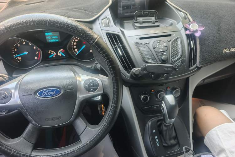 Used Ford Kuga 2013 1.6L GTDi Two-Wheel-Drive Comfort Model Audio And AC Panel
