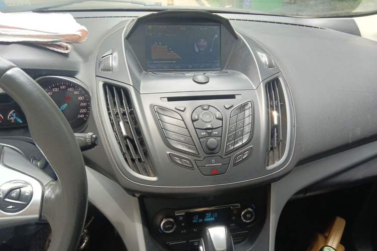 Used Ford Kuga 2013 1.6L GTDi Two-Wheel-Drive Trend Model Audio And AC Panel