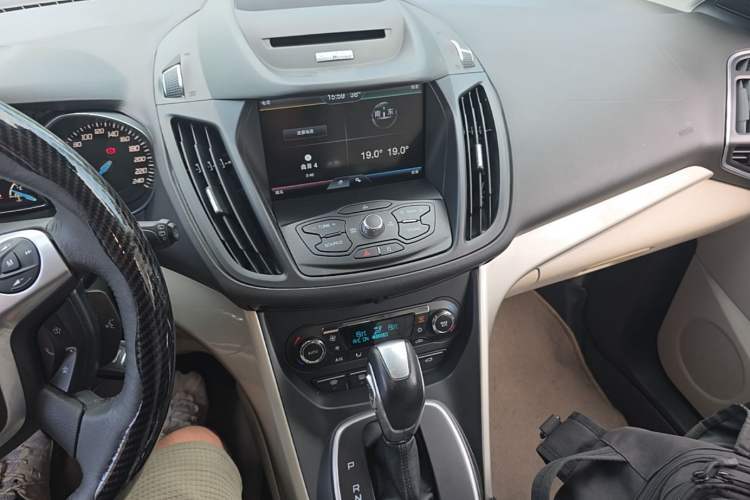 Used Ford Kuga 2013 1.6L GTDi 4x4 Elite Model Audio And AC Panel