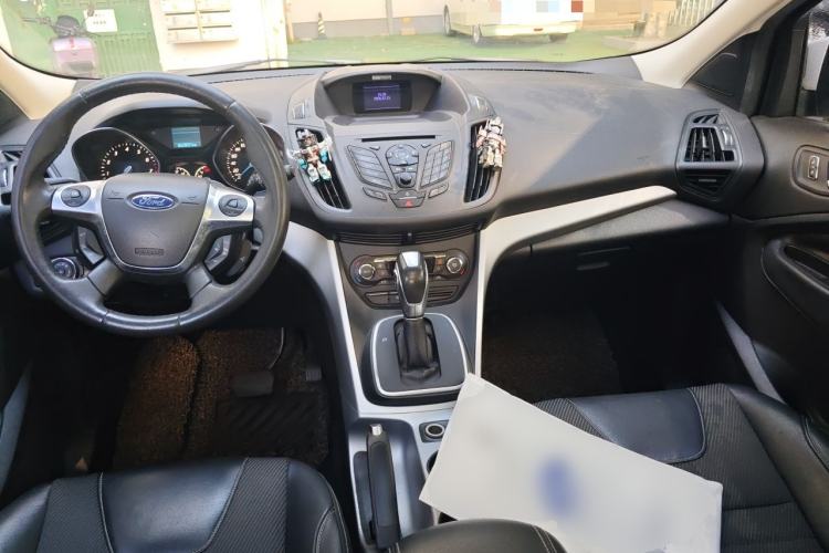 Used Ford Kuga 2013 1.6L GTDi Two-Wheel-Drive Trend Model Center Console