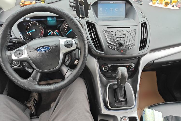 Used Ford Kuga 2013 1.6L GTDi Two-Wheel-Drive Trend Model Center Console