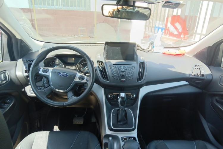 Used Ford Kuga 2013 1.6L GTDi Two-Wheel-Drive Trend Model Center Console