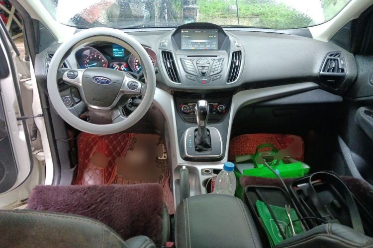 Used Ford Kuga 2013 1.6L GTDi Two-Wheel-Drive Trend Model Center Console