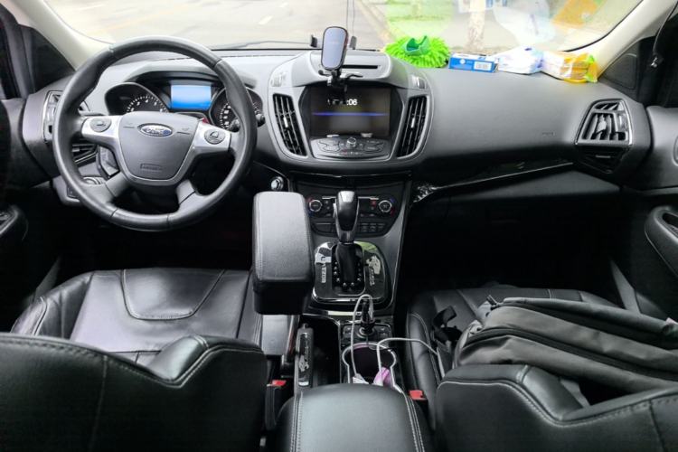 Used Ford Kuga 2013 2.0L GTDi Four-Wheel-Drive Sport Model Center Console