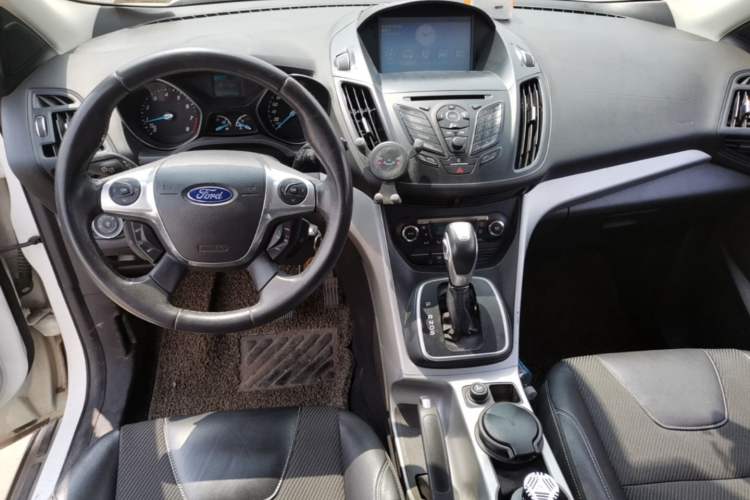 Used Ford Kuga 2013 1.6L GTDi Two-Wheel-Drive Trend Model Center Console