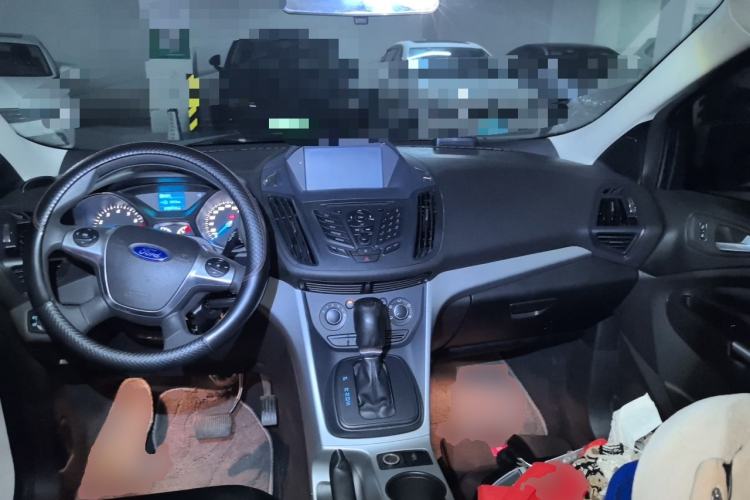 Used Ford Kuga 2013 1.6L GTDi Two-Wheel-Drive Comfort Model Center Console
