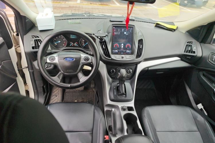 Used Ford Kuga 2013 1.6L GTDi Two-Wheel-Drive Comfort Model Center Console