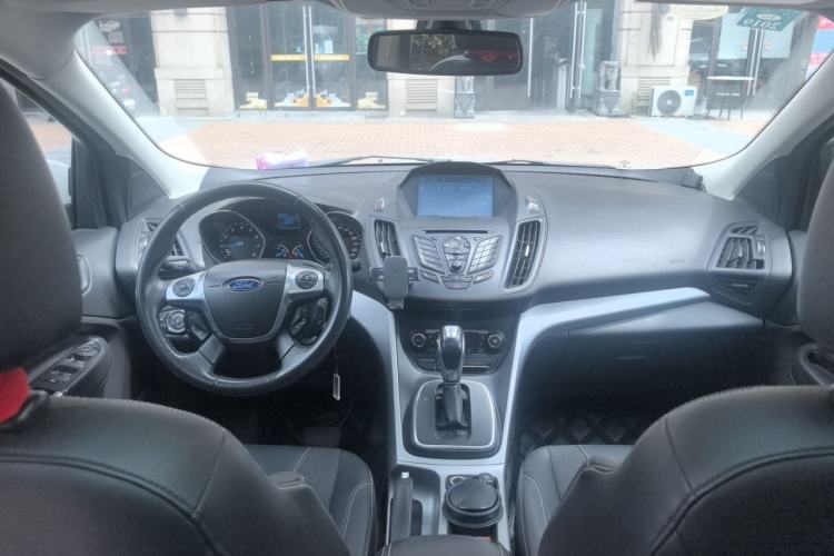 Used Ford Kuga 2013 1.6L GTDi Two-Wheel-Drive Trend Model Center Console