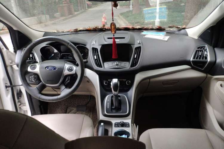 Used Ford Kuga 2013 2.0L GTDi Four-Wheel-Drive Elite Model Center Console