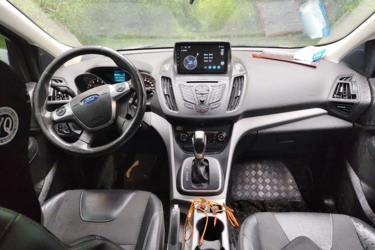 Used Ford Kuga 2013 1.6L GTDi Two-Wheel-Drive Trend Model Center Console