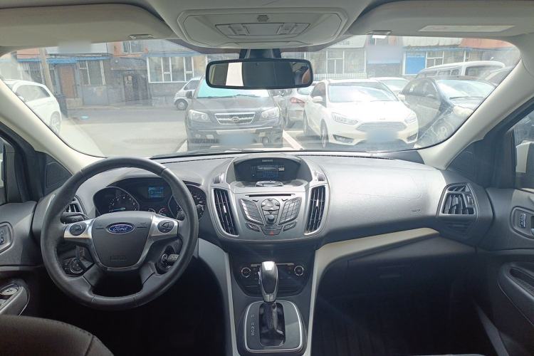 Used Ford Kuga 2013 1.6L GTDi Two-Wheel-Drive Trend Model Center Console