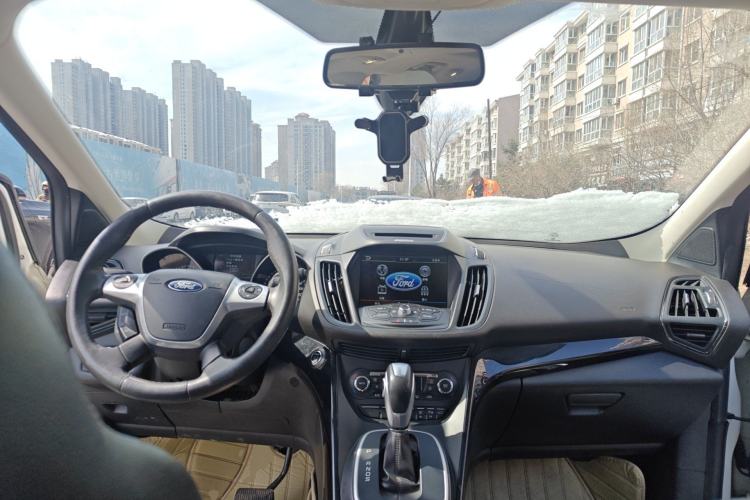 Used Ford Kuga 2013 2.0L GTDi Four-Wheel-Drive Sport Model Center Console