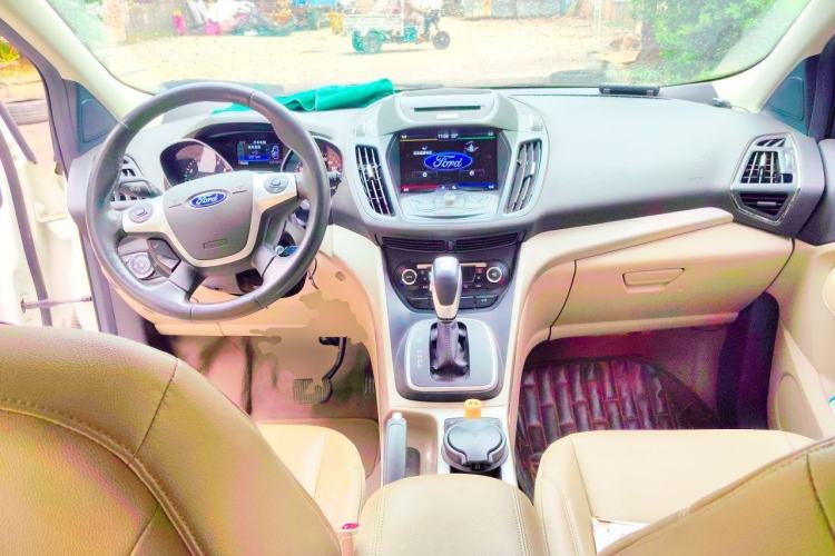 Used Ford Kuga 2013 1.6L GTDi 4x4 Elite Model Center Console