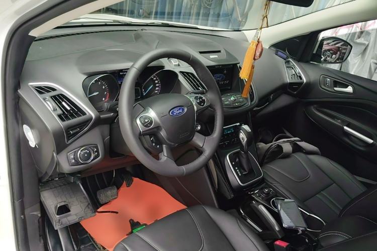 Used Ford Kuga 2013 2.0L GTDi Four-Wheel-Drive Sport Model Center Console