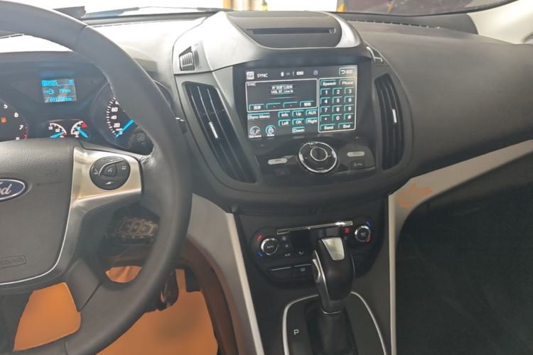 Used Ford Kuga 2013 1.6L GTDi Two-Wheel-Drive Trend Model Center Console