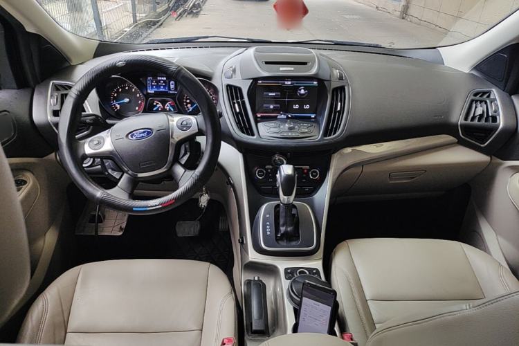Used Ford Kuga 2013 2.0L GTDi Four-Wheel-Drive Elite Model Center Console