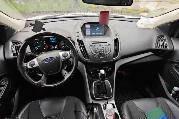 Used Ford Kuga 2013 1.6L GTDi Two-Wheel-Drive Trend Model Center Console