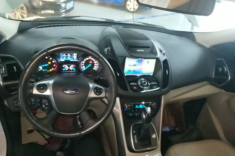 Used Ford Kuga 2013 2.0L GTDi Four-Wheel Drive Premium Model Center Console