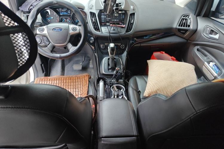 Used Ford Kuga 2013 2.0L GTDi Four-Wheel-Drive Sport Model Center Console