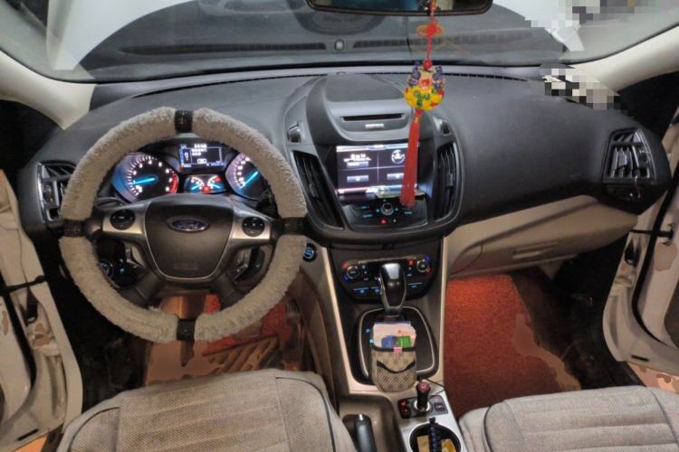 Used Ford Kuga 2013 2.0L GTDi Four-Wheel-Drive Sport Model Center Console