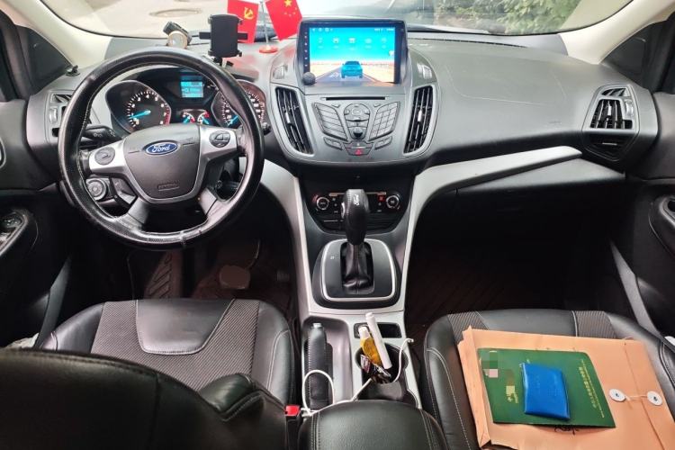Used Ford Kuga 2013 1.6L GTDi Two-Wheel-Drive Trend Model Center Console